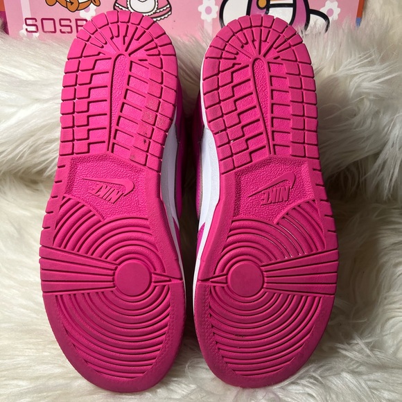 Nike - Picture 3 of 7